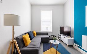 Judah Suites By Koya Homes - Tv Bed Apartment, Central High Street, Free Parking